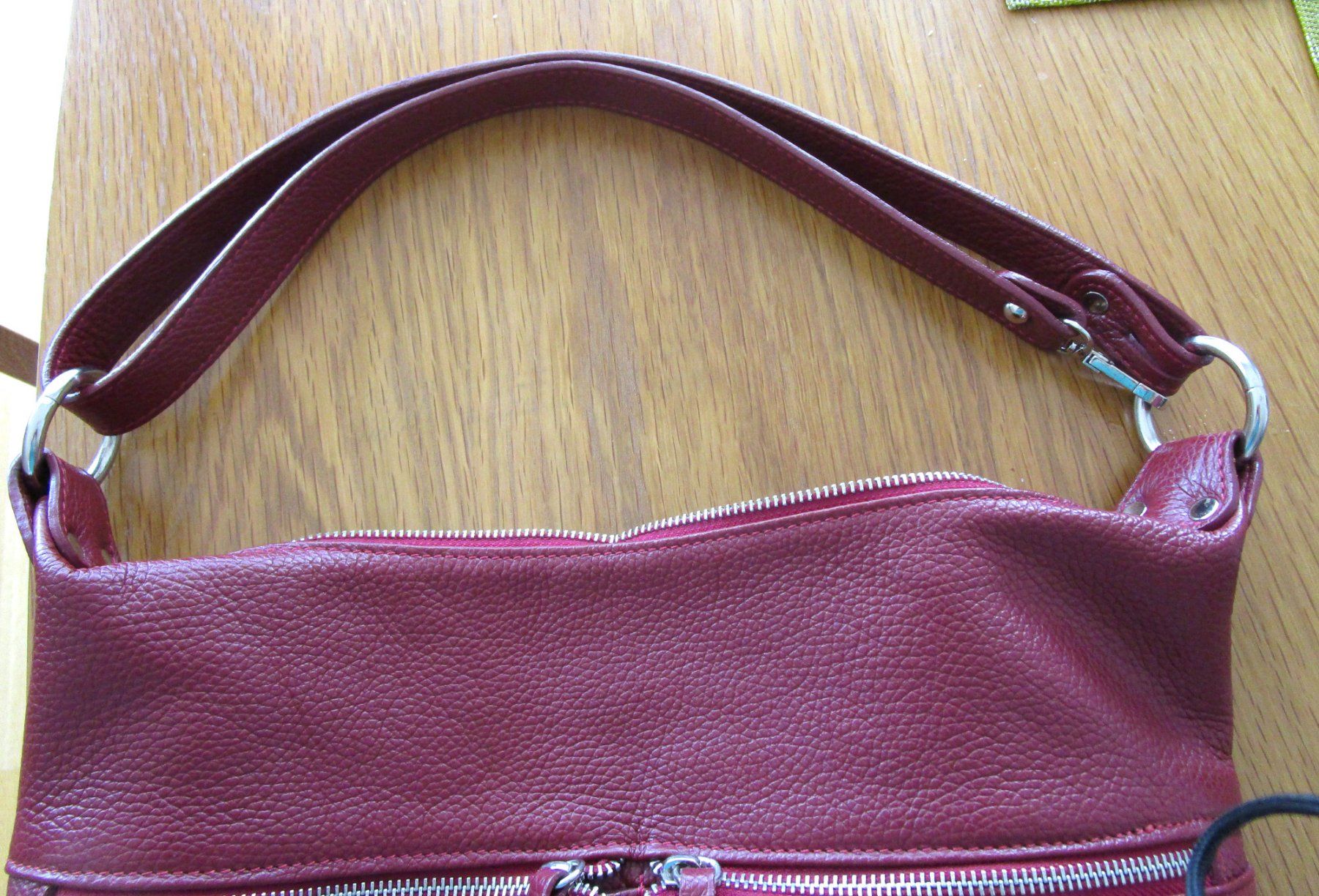 Borse da donna: Rote Moon Bag Lederumhängetasche – Usato da Luterbach venduto da Evbu 7