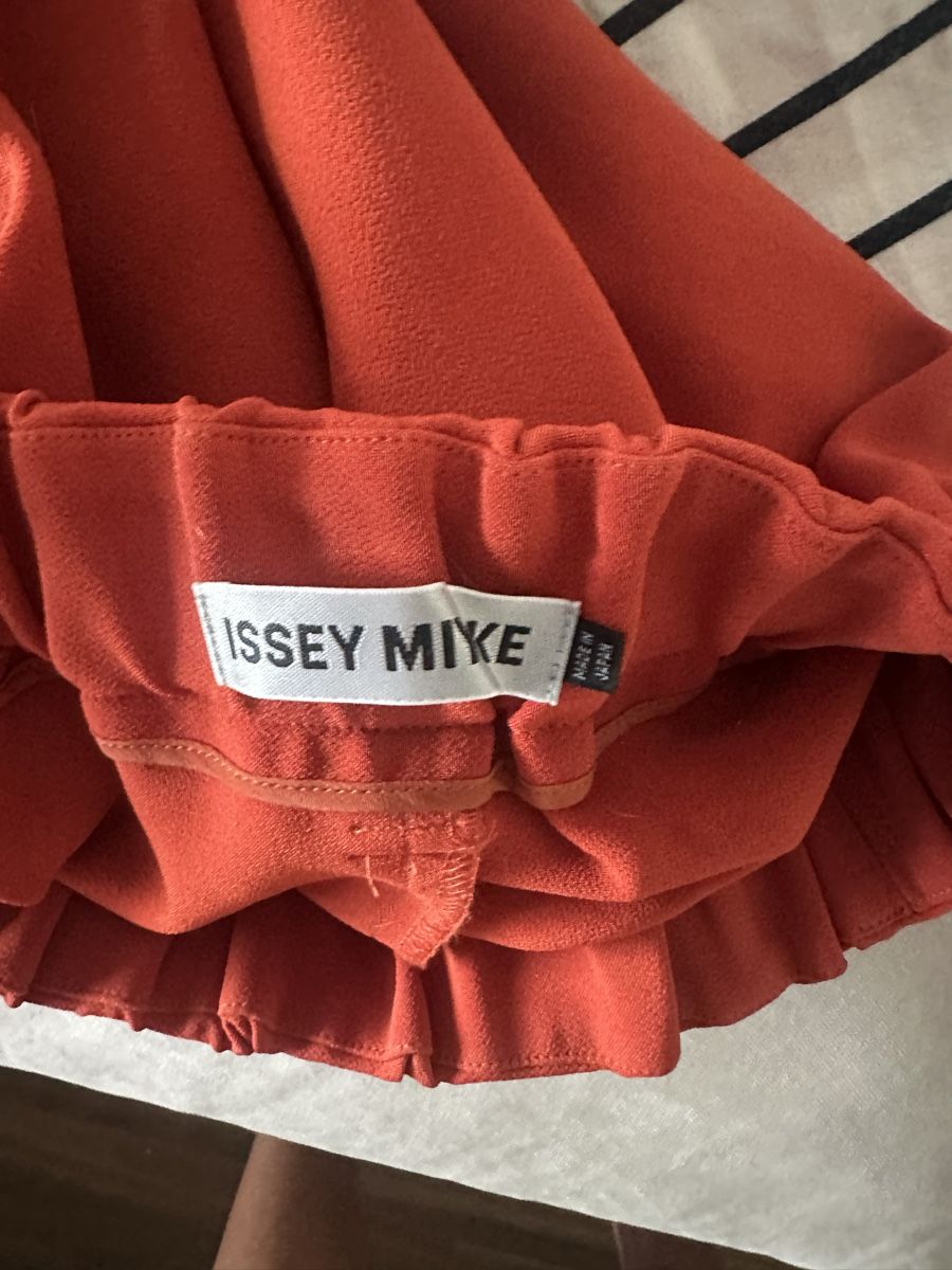 Issey Miyake Vestiti: Issey Miyake Hose – Usato da  venduto da  2