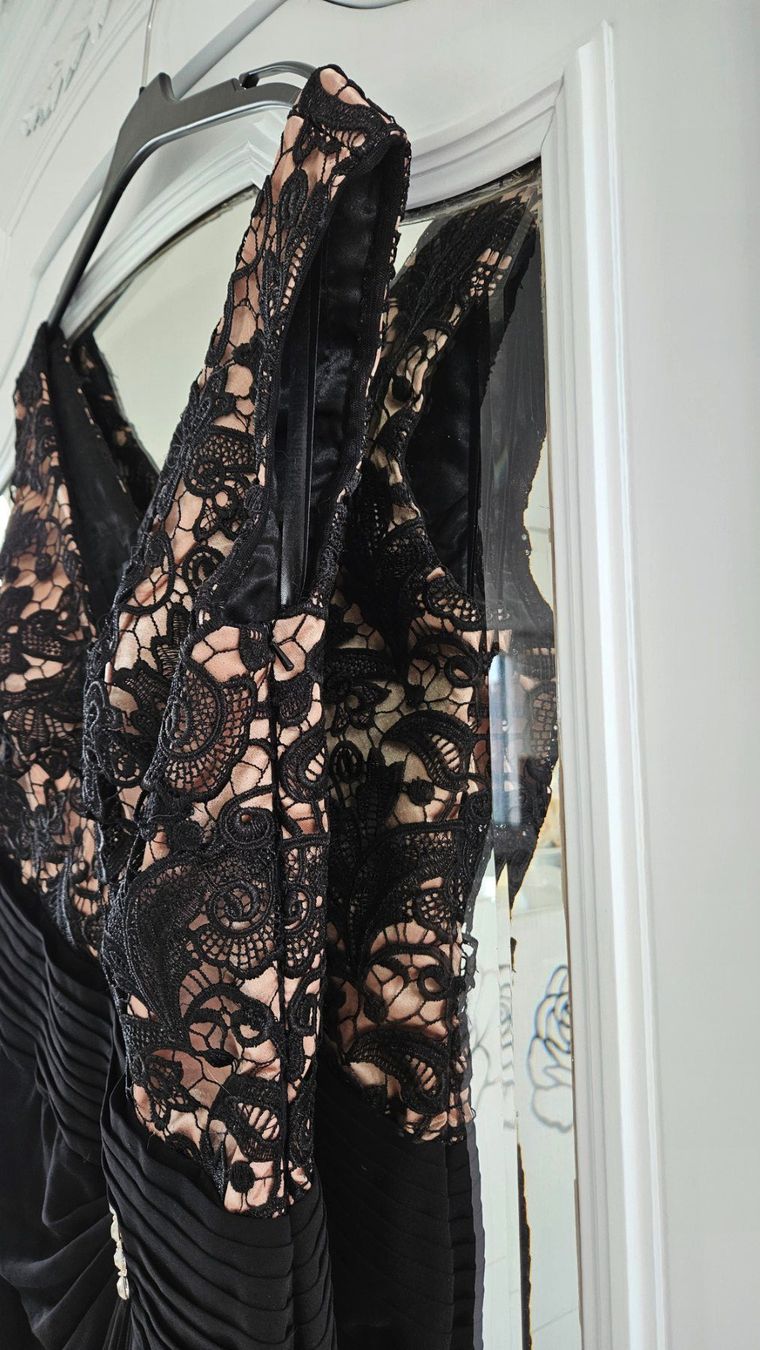 Kleider: Schwarzes Abendkleid mit Spitze, Grösse 40, neuwertig – Gebraucht aus Gossau ZH von fashiontwo 7