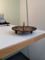 Antiker Taufkerzenständer aus Bronze mit 4 Symbolen