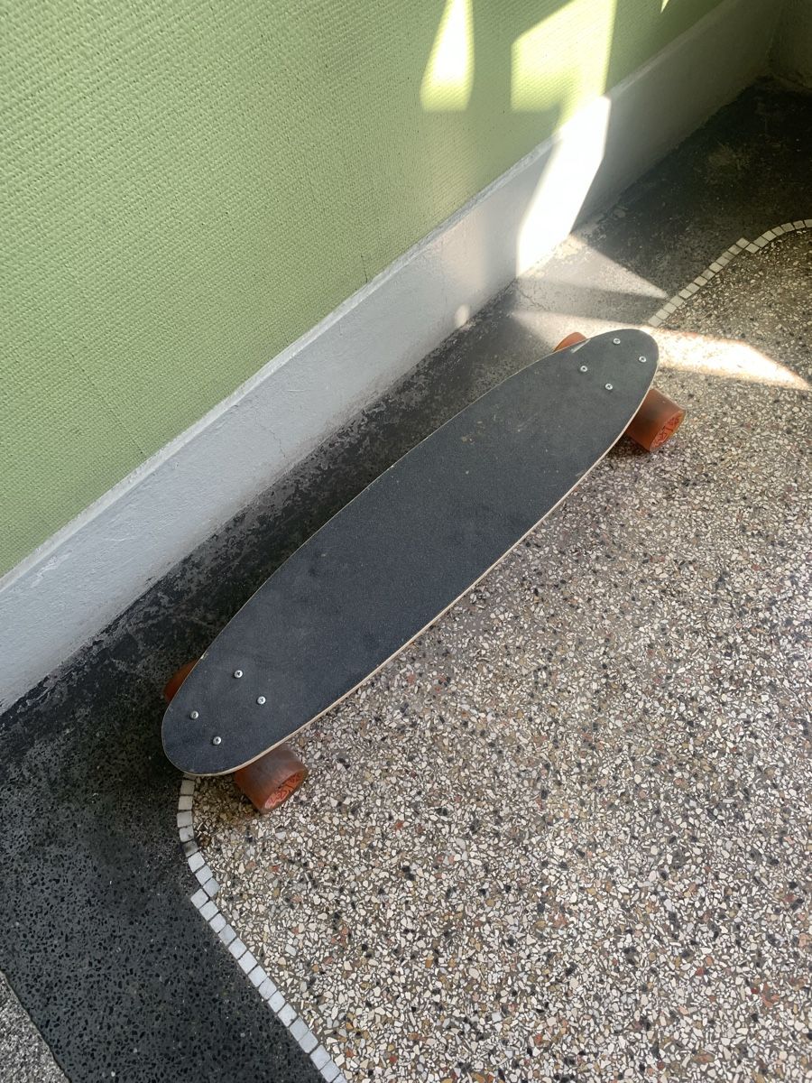 Skateboards: Longboard blau mit Tracker Race Trax trucks – Usato da Zürich venduto da MerlinLev