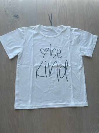 Sommer T-Shirt "be kind" Gr. 140, Top Zustand!