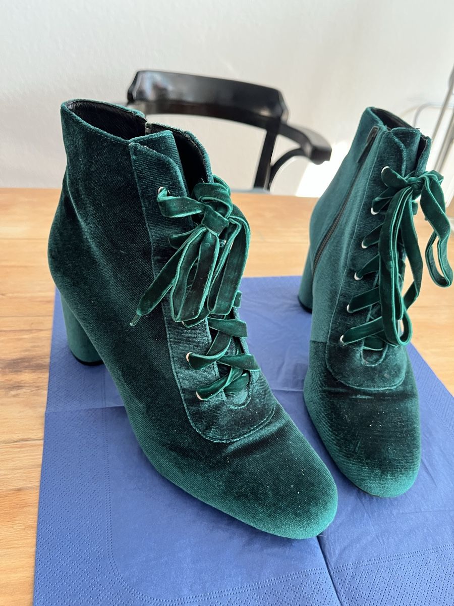 Scarpe da donna: Dunkelgrüne Samtboots – Nuovo (secondo la descrizione) da Chur venduto da billebong