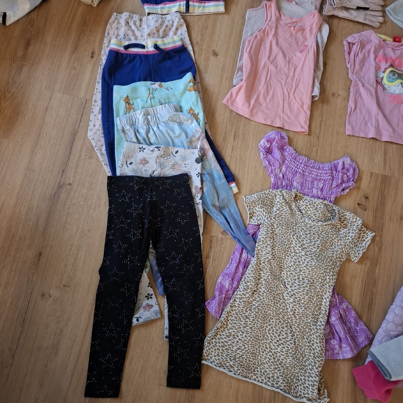 Lotti & Set di vestiti: Kinder Kleiderpaket Mädchen Grösse 104 – Usato da Bülach venduto da JAYA379 3