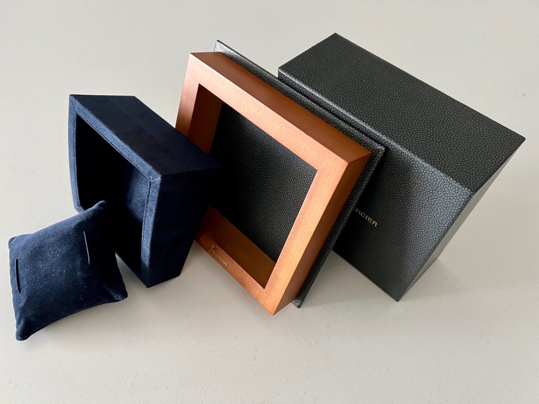 Baume & Mercier Orologi: BAUME & MERCIER square watch box, with outerbox – Nuovo (secondo la descrizione) da Mont-sur-Lausanne venduto da vmi_ym5l 7