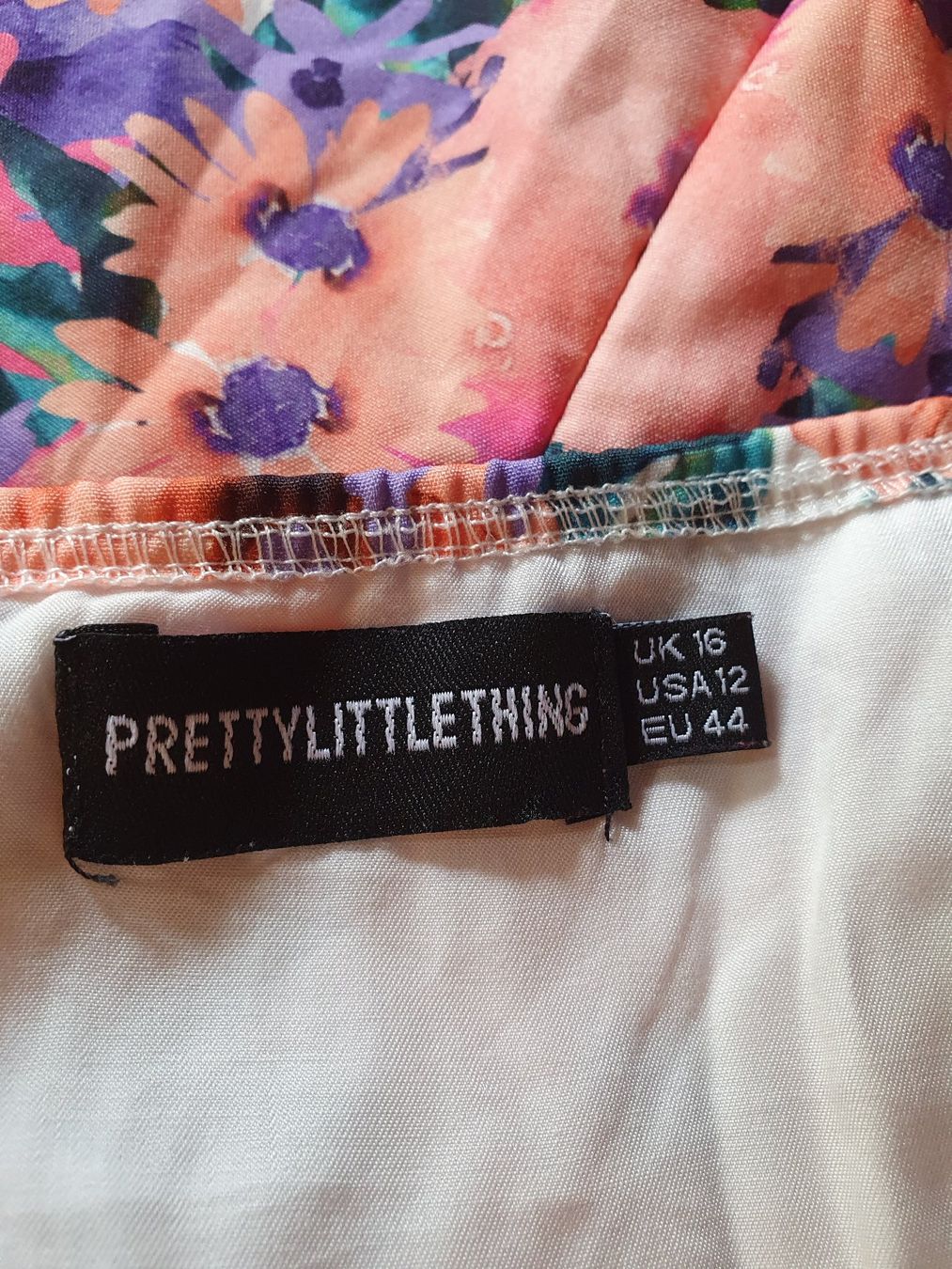 Blusen: Damenkleid Pretty Little Thing grösse 44 – Gebraucht aus Zürich von loosebone 2