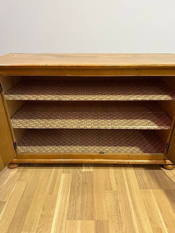 Commodes: Anrichte / Sideboard aus Nussbaumholz mit dekorativen Wappen – D'occasion à Obernau par Arche_Noah_Brocki 6