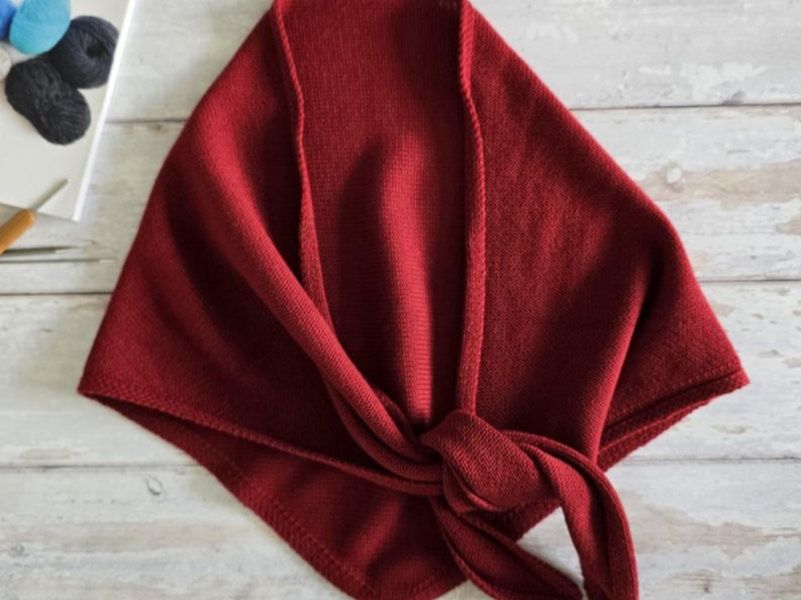 Foulards, Tücher & Schals: Dreieck Schal – Gebraucht aus Ostermundigen von om11 3