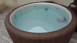 Runder Whirlpool mit Beleuchtung braun gebraucht