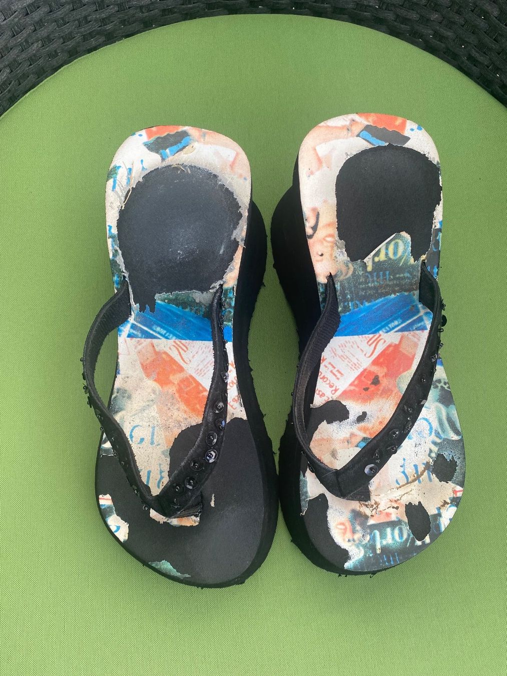 Scarpe da donna: SUMMERTIME - stylische Flip-Flops mit Décor, nero, 40 – Usato da Winkel venduto da ferrari2022 3