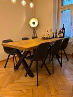 Esstisch mit Stühlen