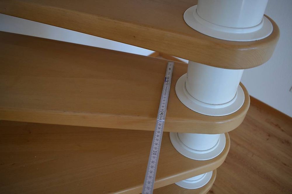 Treppen: Massive Wendeltreppe aus Buche zu verkaufen (Weiss) – Gebraucht aus Bonstetten von introwertyk 2