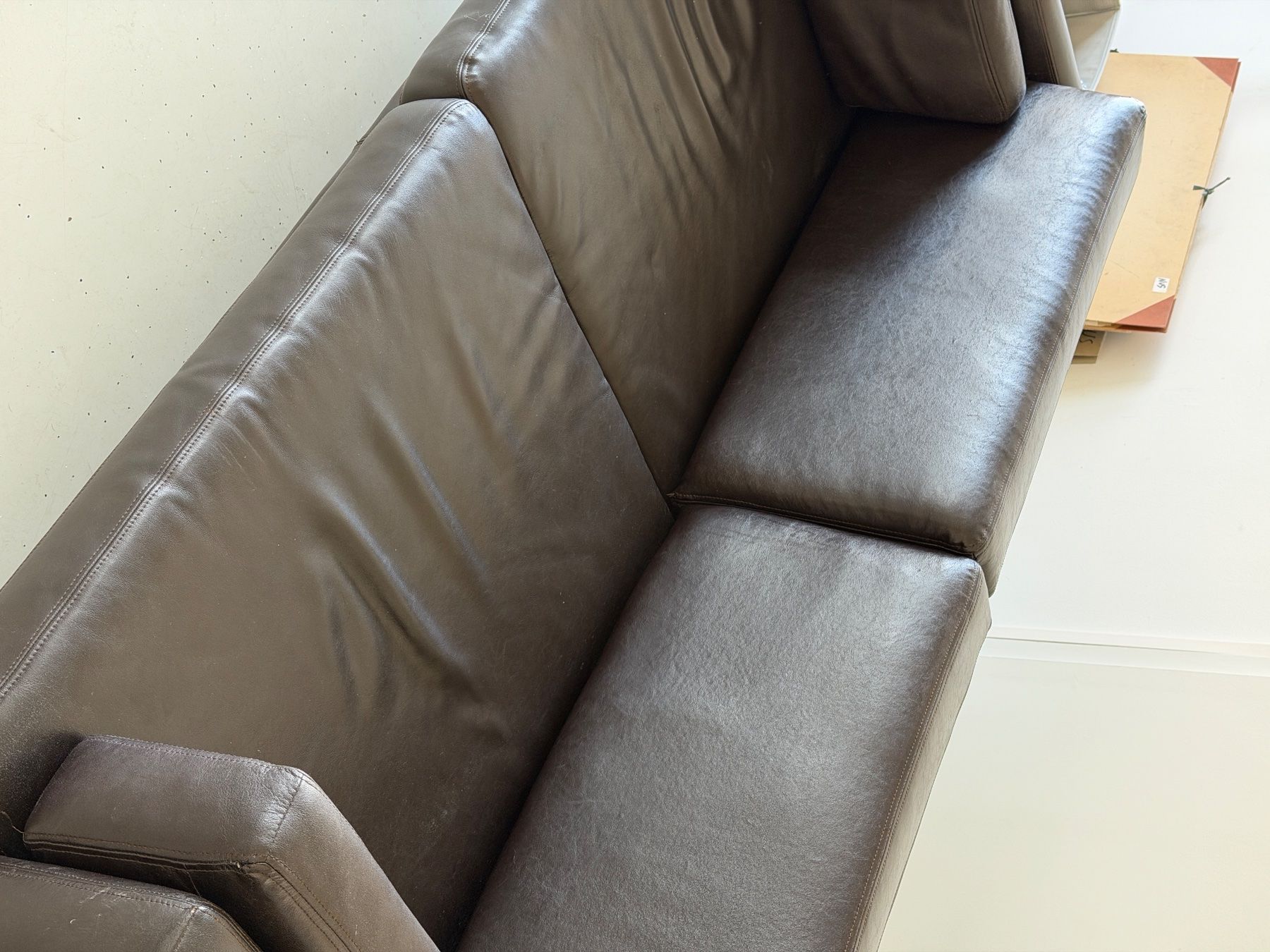 Sofas: Canapé en cuir véritable – D'occasion à Le Lignon par EAS 2