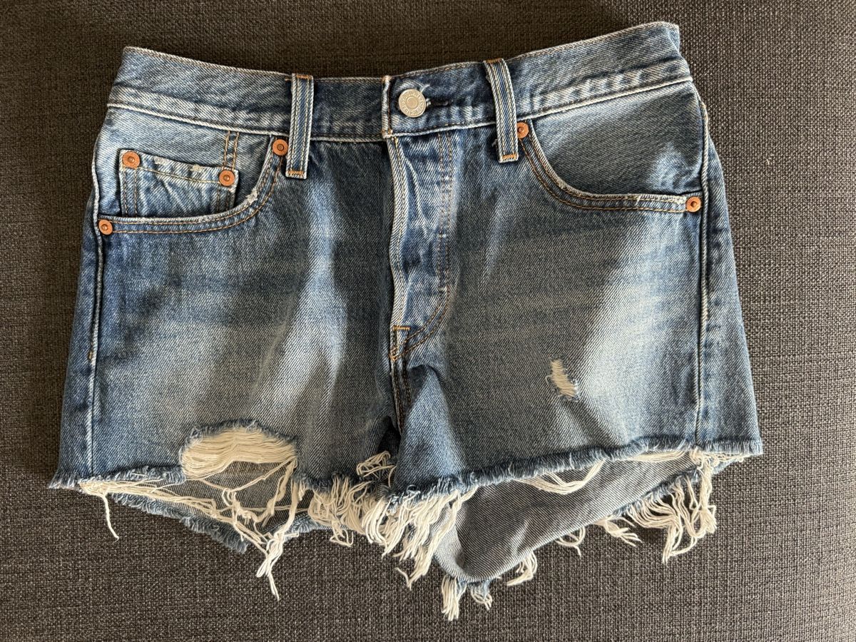 Levi's Pantaloni: Levi's Jeansshorts W25 – Usato da Zollikon venduto da snowflake10-