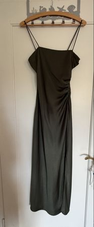 Maxikleid olivgrün mit Spaghettiträgern Grösse S neu