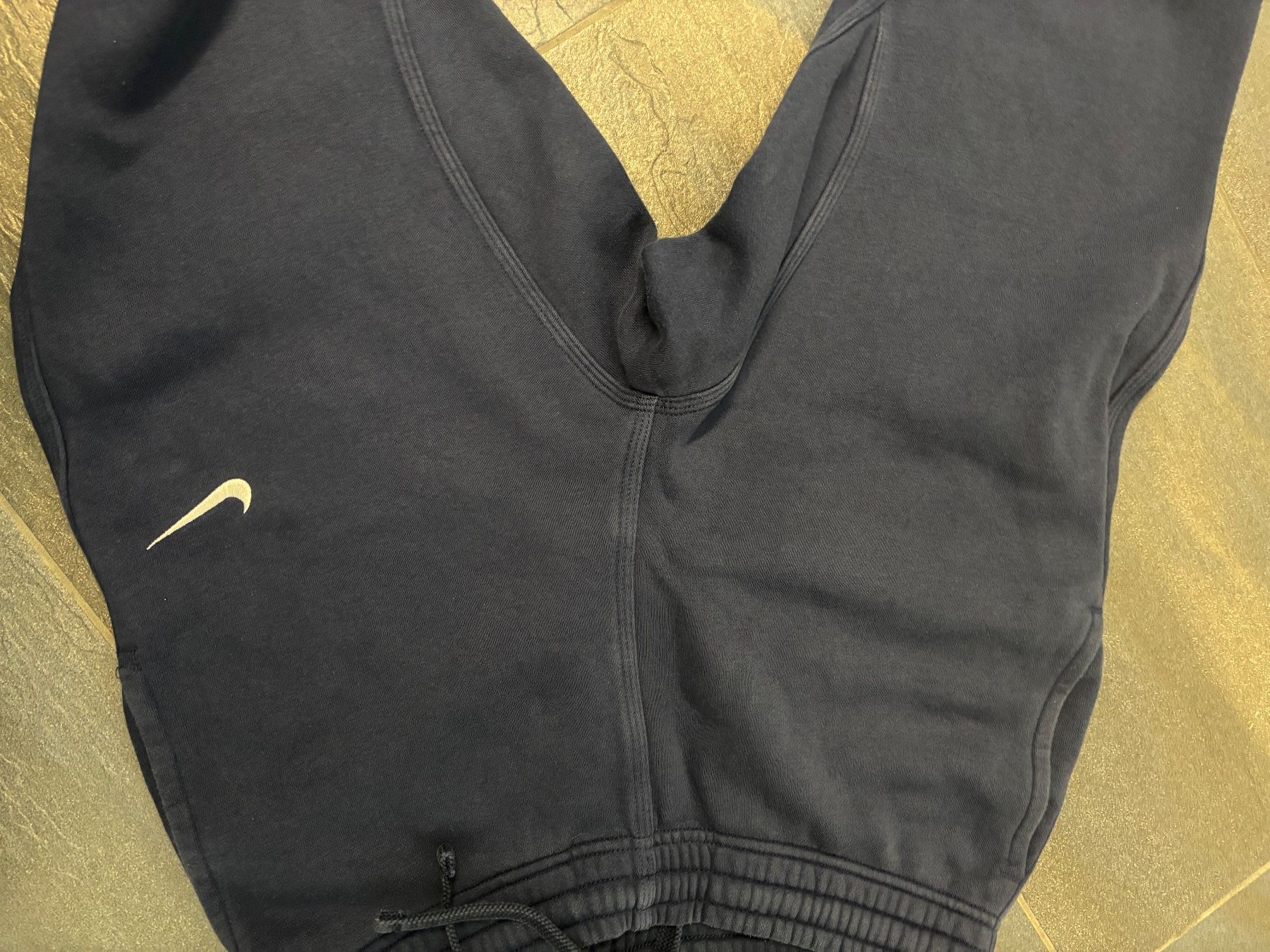 Nike Pantaloni: Nike Jogginghose – Usato da Diepoldsau venduto da Theatom0 4