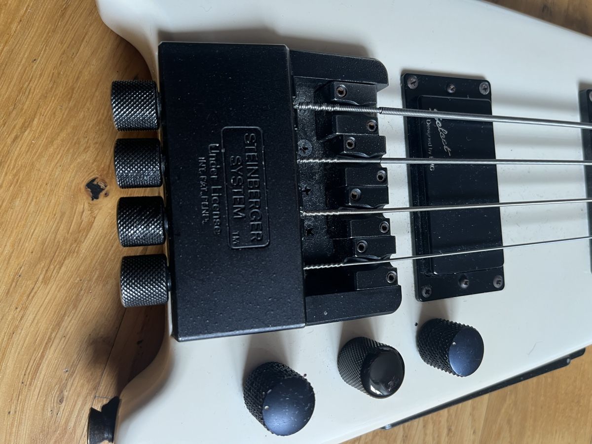 Hohner Strumenti musicali: Hohner B2 Bass, Weiss, Steinberg headless – Usato da Reinach BL venduto da katman 2