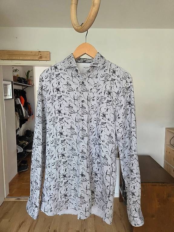 Hemden: Olymp Level 6 Super Slim Hemd Gr.40 weiss Blumenmuster – Gebraucht aus Ostermundigen von wab_jxp5