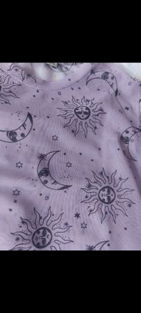 Top en mesh manches courtes motif lune et soleil violet 