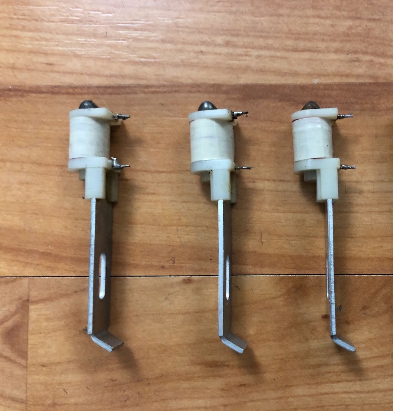 Strumenti musicali: Fender Rhodes pickups micros – Usato da lausanne venduto da Pierreougy