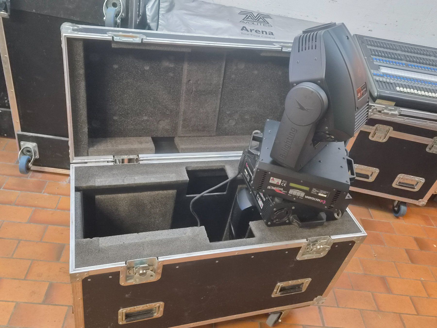 Lampen: JB Lighting Varyscan 2 st. P3 Scheinwerfer im Case gebraucht – Gebraucht aus Vitznau von Night-Fire 1