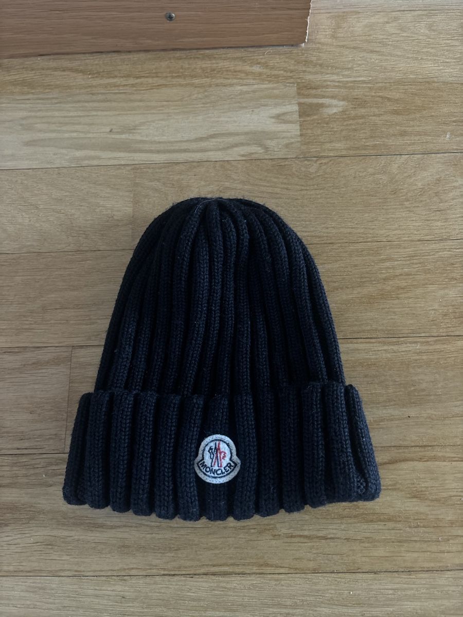 Moncler Copricapi, berretti & cappellini: Moncler Stickmütze in schwarz – Usato da Basel venduto da AnninaD97 5