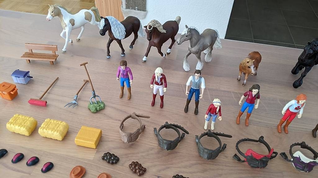 Schleich Giocattoli: Gros lots de Schleich Pferde – Usato da Orbe venduto da hondasss 1