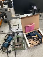 Lot:  Schraubstock, Bohrmaschinenständer, Bohrmaschine, Flex