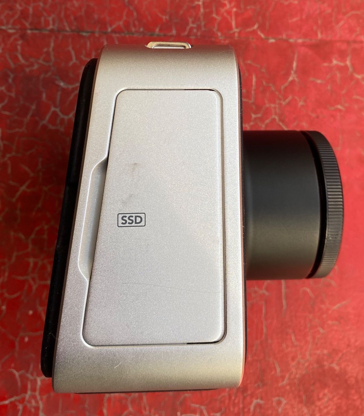 Blackmagic Videocamere: Blackmagic Production Camera 4K +Volta Gold Mount Battery – Usato da Basel venduto da Ostschweiz06 2