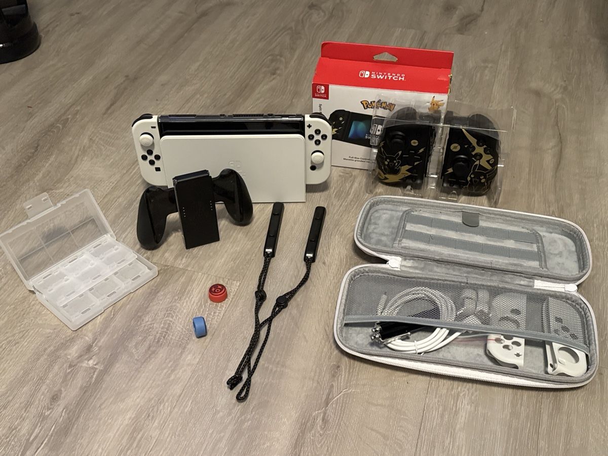 Nintendo Console: Nintendo Switch OLED Weiss mit Zubehör  – Nuovo (secondo la descrizione) da Ermensee venduto da Joao_
