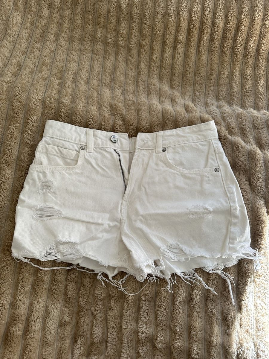 Pantaloni: Weiße kurze Shorts – Usato da Zermatt venduto da now_2scg