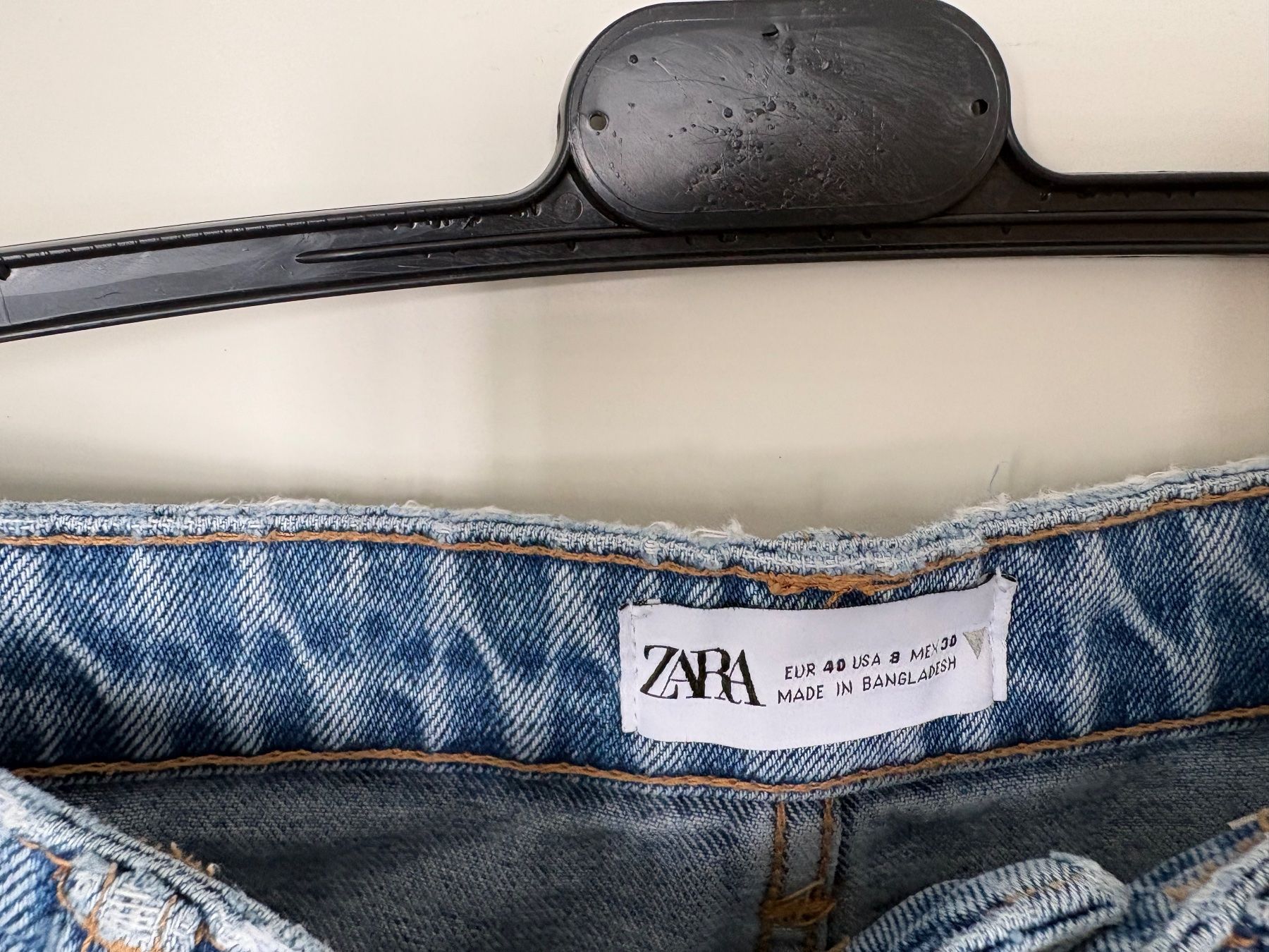 Zara Pantaloni: ZARA Denim shorts - Size 40 – Usato da Muzzano venduto da Sidney_3 1