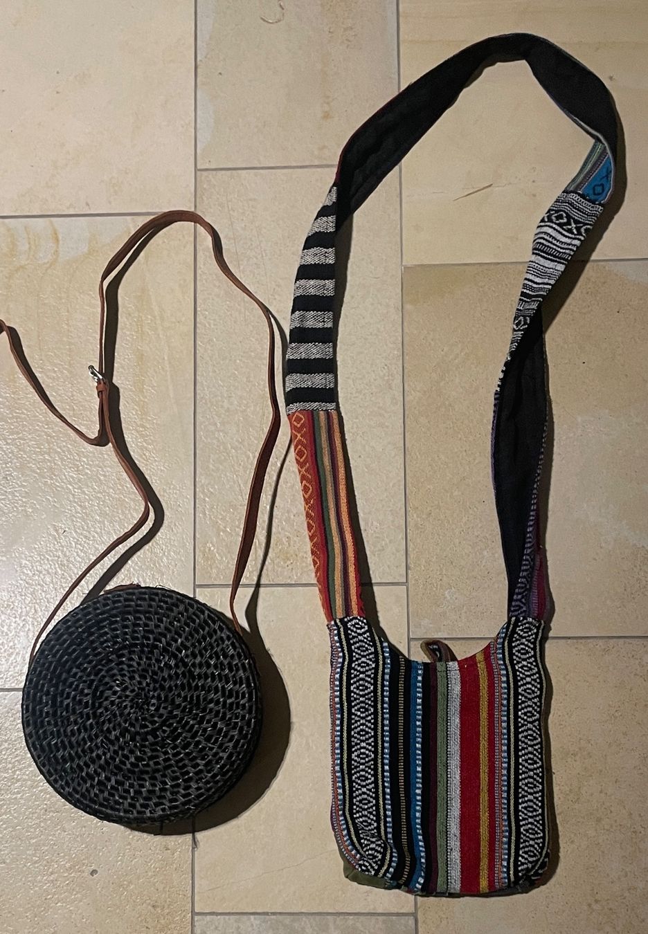 Taschen für Damen: 2er-Set Boho / Ethno Umhängetaschen: Rattan & Patchwork – Gebraucht aus Zürich von joh_89d8 1