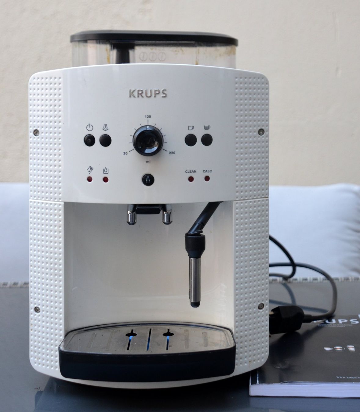 Krups Macchine per caffè & Macchine per espresso: Krups Essential Espresso Kaffeemaschine  / machine à café – Usato da Collonges venduto da arashee