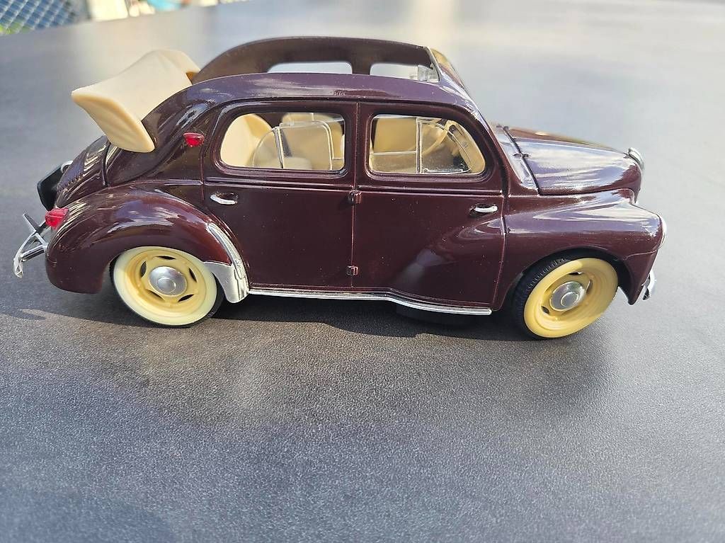 Modellini d'auto: Modellauto Renault 4 CV (1997) 1:17 – Usato da Herznach venduto da koro02 1