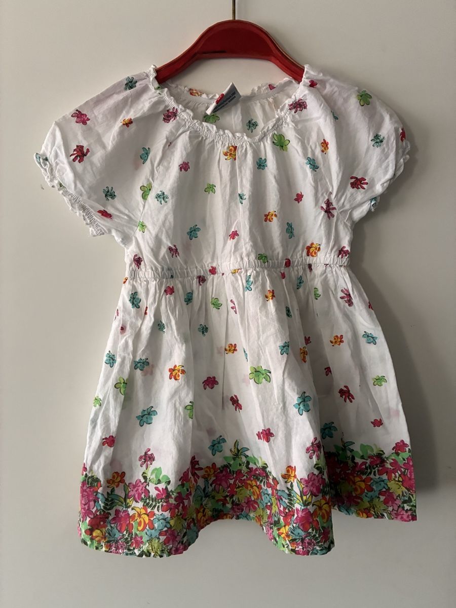 Blouses, T-shirts & Tops: Schönes Tshirt Gr. 122 – D'occasion à richterswil par lunamarie001