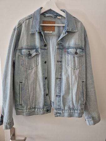 Levi's Premium Denim Jacket - Size M (barely used)