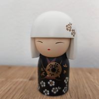 Kimmidoll TOMOKA (Amitié) - Figurine Kokeshi 10cm