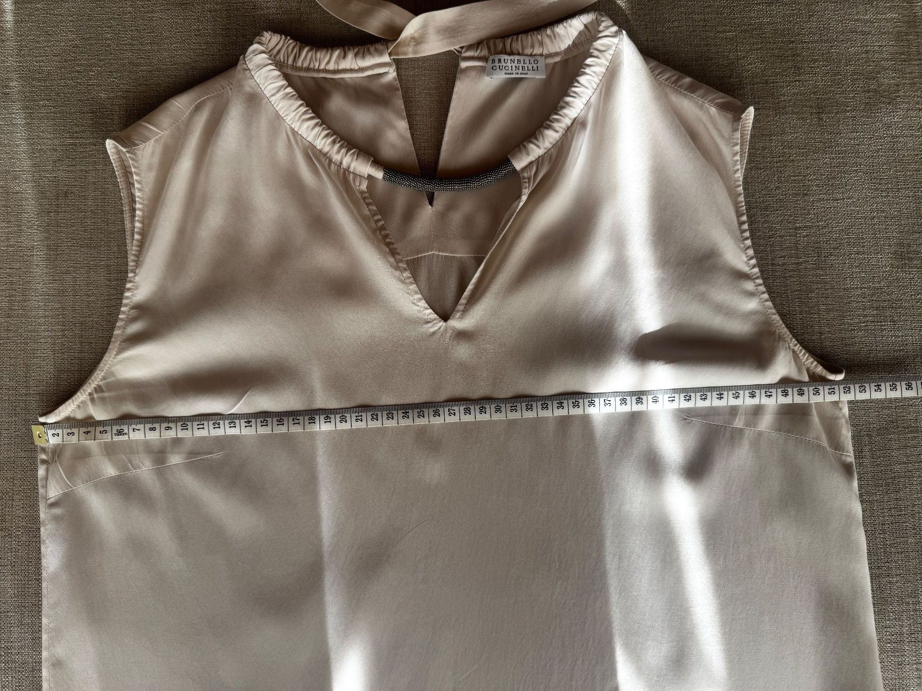 Brunello Cucinelli Top: Damen Seidentop Brunello Cucinelli beige – Usato da Baar venduto da Arina2 2