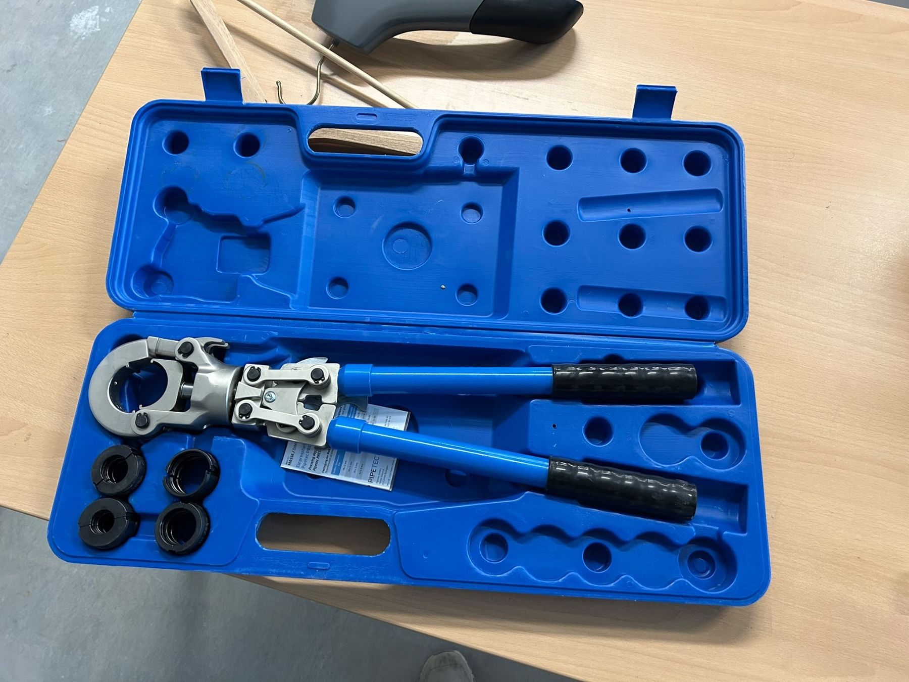 Bosch Caricatori & Batterie: PIPETEC Handpresszange – Usato da Eich venduto da stego18