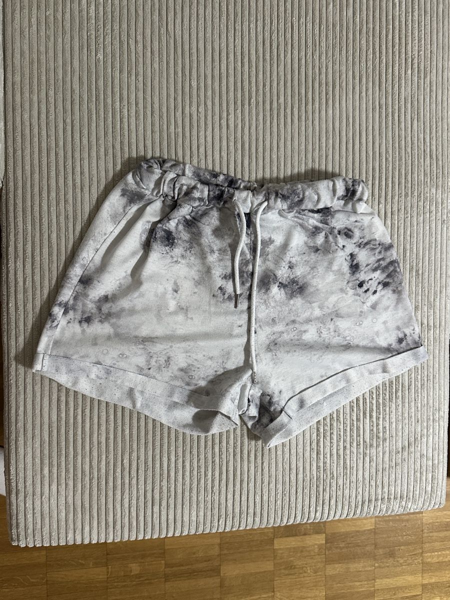 Pantaloni: Short marbré – Nuovo (secondo la descrizione) da Lausanne venduto da ste_6zt5