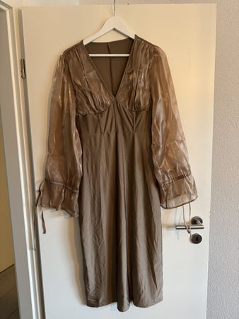 Robe élégante dorée. ✨ Manches originales, T M