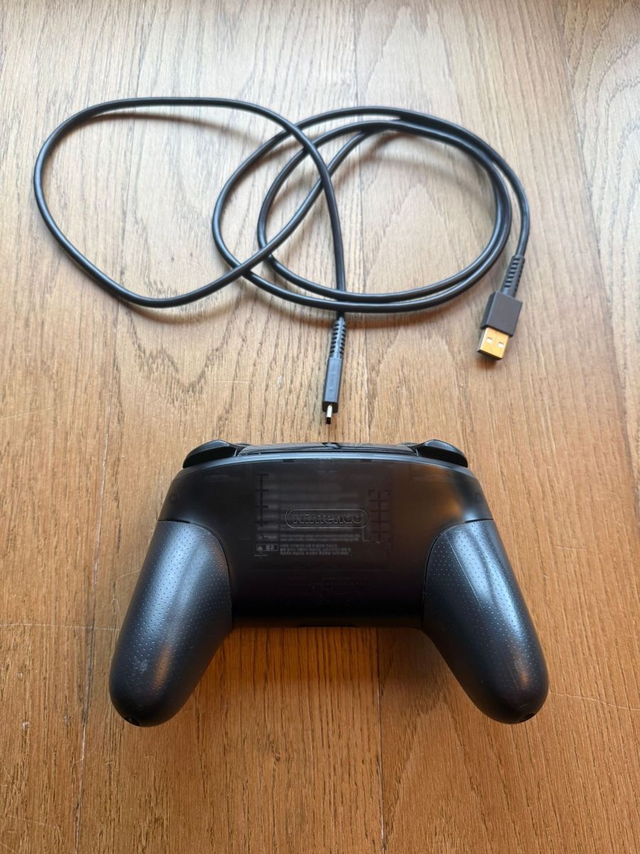 Nintendo Controller: Pro Controller / schwarz / mit Kabel / Nintendo Switch 1 – Gebraucht aus Läufelfingen von Seraphim13 1