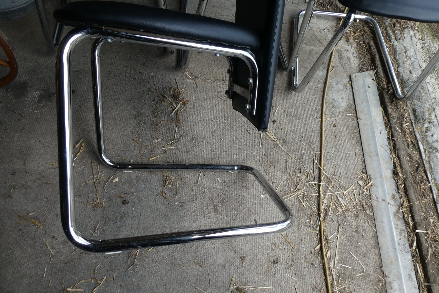 Sedie: 4 chaises en skaï – Usato da Fontaines NE venduto da monloisir 3