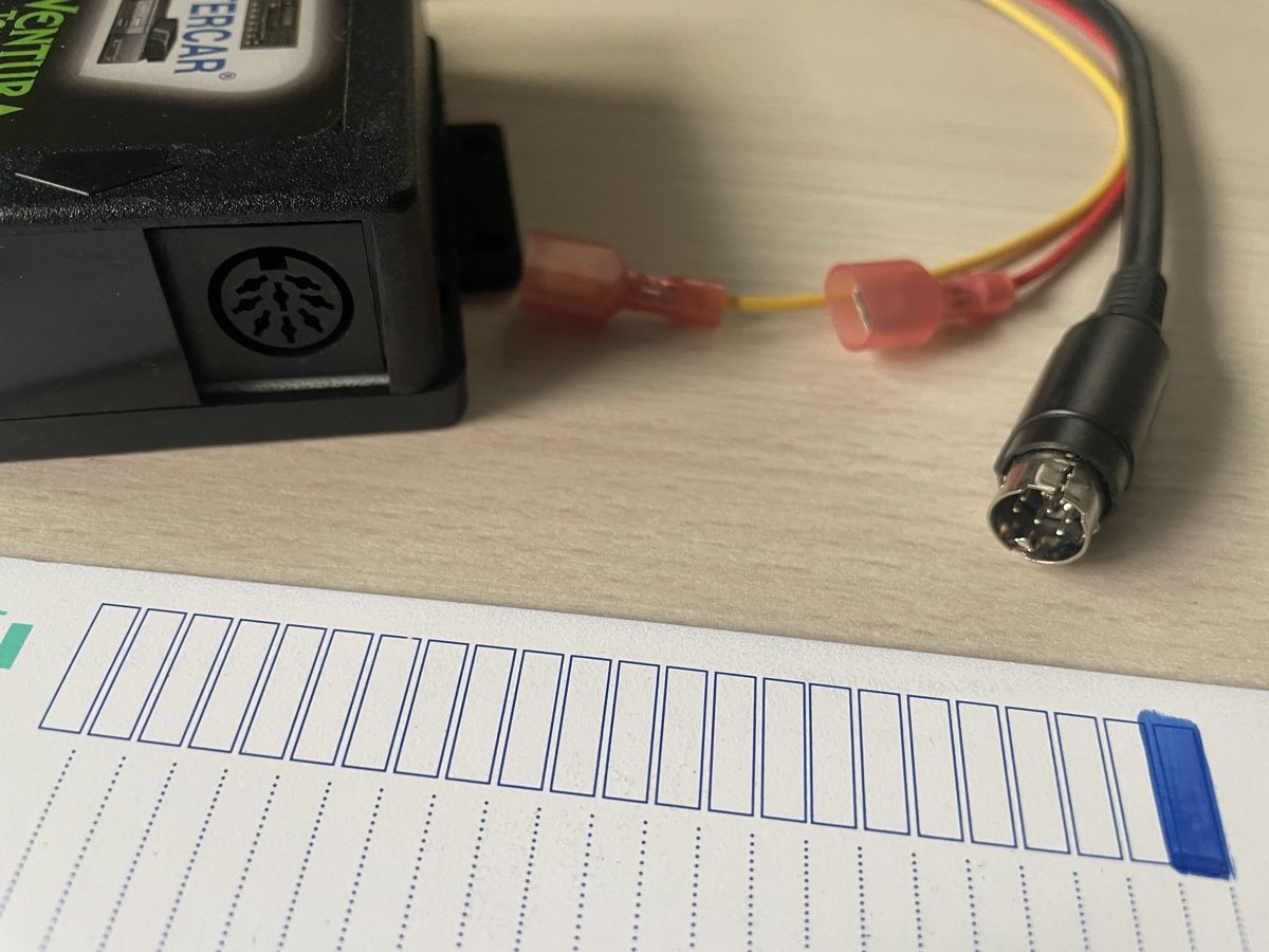 Volvo Tutti pezzi di ricambio auto: Connecteur Interface Volvo —> chargeur CD Alpine – Nuovo e nell'imballaggio originale da Denges venduto da Ricautomotive 1