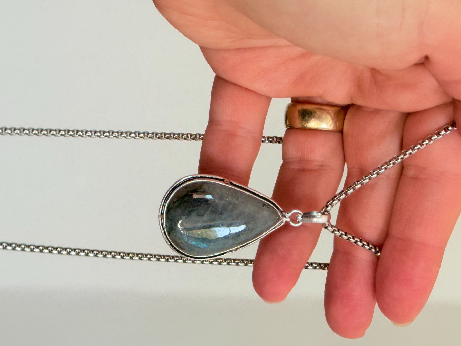 Ketten: Collier avec Labradorite – Neu und originalverpackt aus Genève von AWWA 1