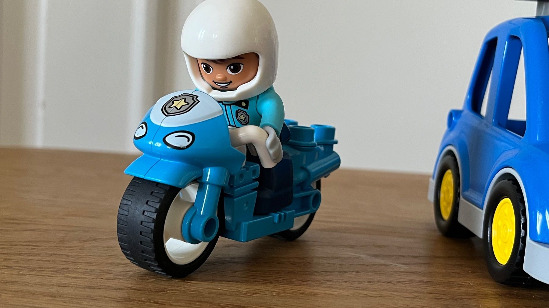 Lego Statuette: Lego Duplo Polizei Set Polizeitransporter Auto Motorrad – Usato da Ennetbaden venduto da teo_yg9s 1