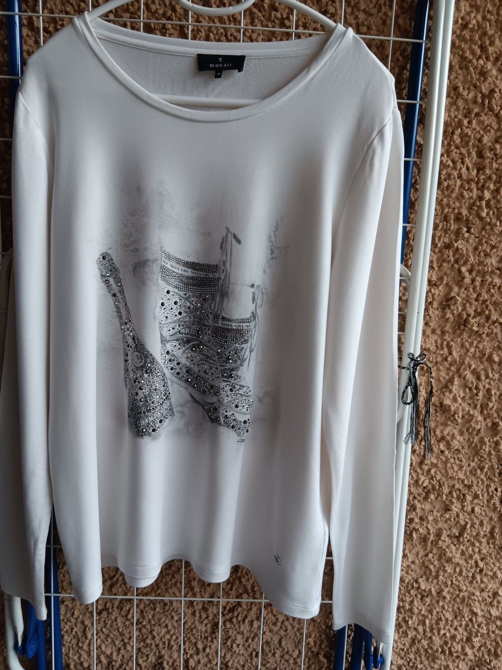 Monari T-shirts: Monari Langarmshirt Cremeweis Gr40 mit Strassmotiv – D'occasion à Zürich par chr_l98j