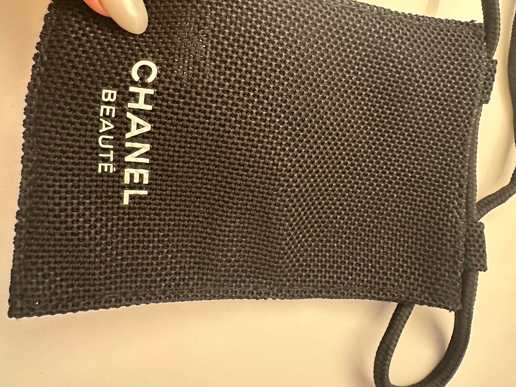 Chanel Borse: Chanel Beauté VIP  Passport Tasche – Nuovo e nell'imballaggio originale da Steinmaur venduto da regenbogen052 2