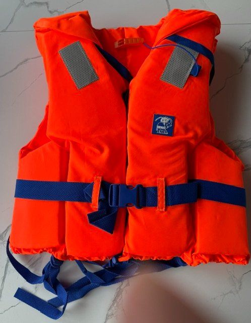 Gilets de sauvetage: Schwimmweste – Neuf avec emballage d'origine à Rhäzüns par 9403